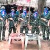 (​ပျူများထံမှသိမ်းဆည်းရမိ​သော ​သေနတ် ၂ လက်နှင့်ကျည်များ ကို လောင်းလုံပကဖ တပ်ဖွဲ့ဝင်များနှင့်အတူ​တွေ့ရစဥ်။ ဓါတ်ပုံ-LLPDF)