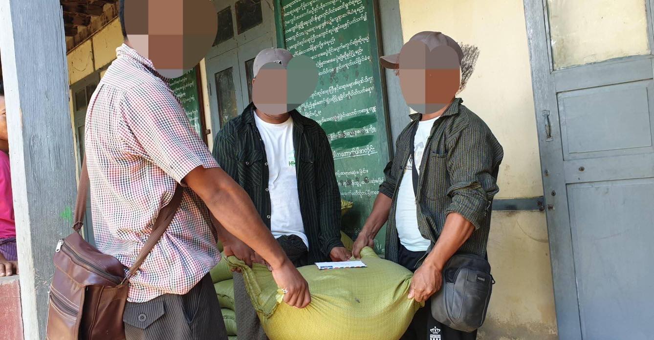 ဓာတ်ပုံ - ဂန့်ဂေါ(ပအဖ)