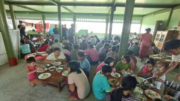 မြောင်ဒေသ စစ်ဘေးရှောင်စခန်းတစ်ခု၌ တွေ့ရသော စစ်ဘေးရှောင်များ၊ ဓာတ်ပုံ-CDSOM