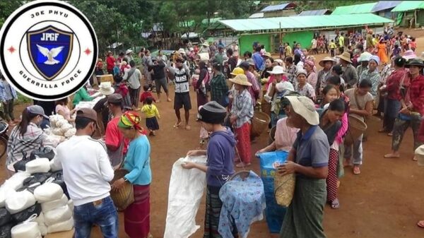 ချိုးဖြူပြောက်ကျားတပ်ခွဲကသီတင်းကျွတ်ကုသိုလ်အဖြစ် စစ်ရှောင်ပြည်သူများအား ဆန်၊ဆီနှင့်အခြေခံစားသောက်ကုန်များလှူဒါန်း