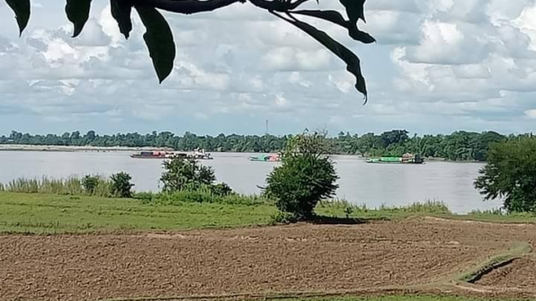 စစ်ကောင်စီ၏ ရေယာဥ်တန်းအား တွေ့ရစဥ်၊ ဓာတ်ပုံ-KLG