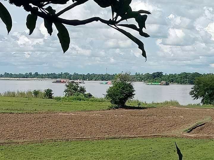 စစ်ကောင်စီ၏ ရေယာဥ်တန်းအား တွေ့ရစဥ်၊ ဓာတ်ပုံ-KLG