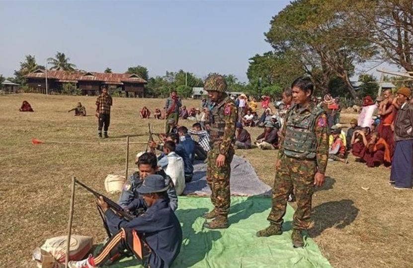 (နယ်ဒေသတစ်ခုတွင် စစ်ကောင်စီတပ်က ပျူသင်တန်းပေးနေစဥ်၊ဓာတ်ပုံ-CJ)