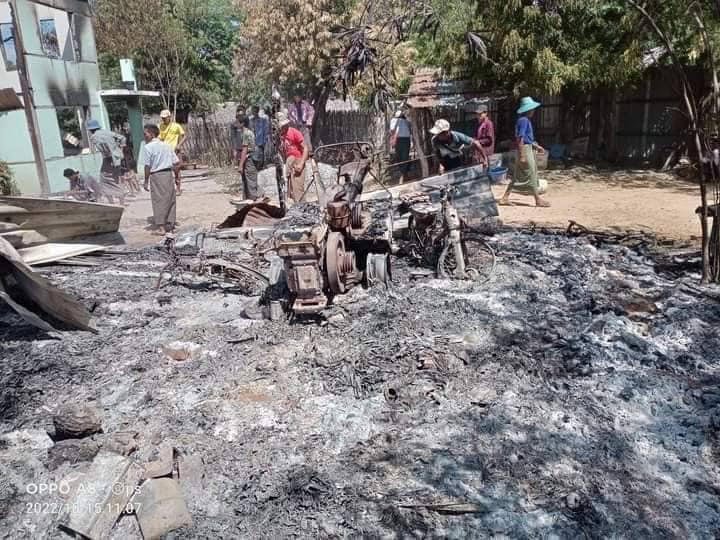 ပိတောက်ချုံကျေးရွာမှ ပျက်စီးခဲ့သော နေအိမ်များ၊ဓာတ်ပုံ-Cj