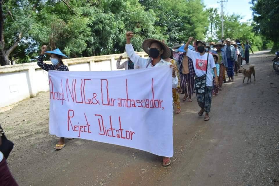 ယနေ့ဆန္ဒထုတ်ဖော်နေသောပြည်သူများ။ဓါတ်ပုံ-CJ