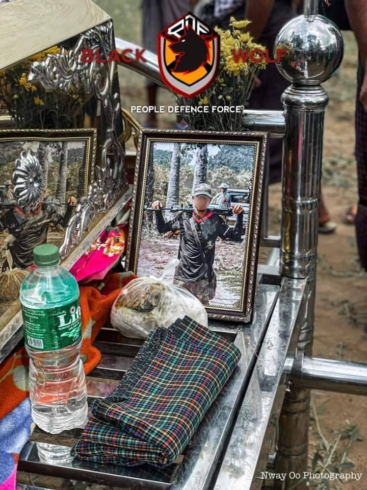 ကျဆုံးရဲဘော်၏ နာရေးပြုလုပ်နေစဥ်၊ ဓာတ်ပုံ-Black Wolf