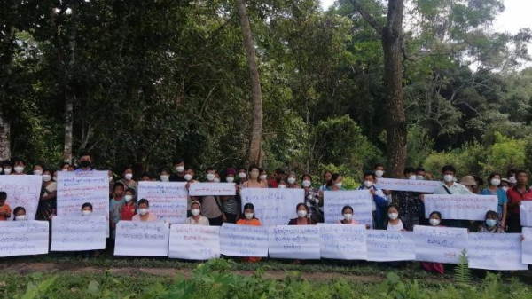 မြစ်ဆုံဆည်စီမံကိန်း အပြီးတိုင်ရပ်ဆိုင်းရေး ဒေသခံများ ဆုတောင်းပွဲပြုလုပ်နေစဥ်၊ ဓာတ်ပုံ - ဒေသခံ