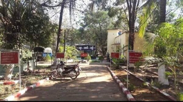 (ကျိုက်ထိုမြို့မ ရဲစခန်းကို​တွေ့ရစဥ်။ဓါတ်ပုံ-KNU)