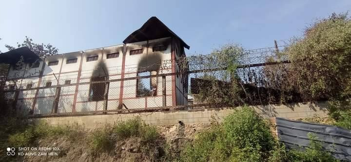 သစ်ဆိမ့်ကြီးကျေးရွာ မီးရှို့ဖျက်ဆီးခံရပြီးနောက် တွေ့ရစဥ်၊ ဓာတ်ပုံ-Cj