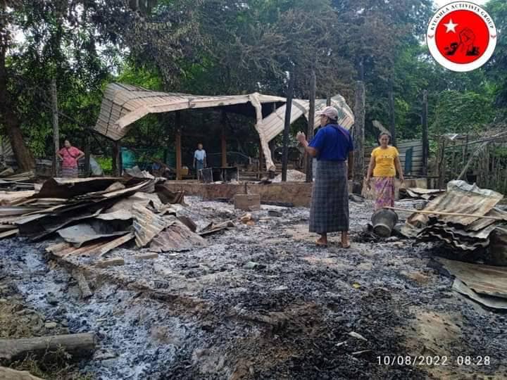 ဇော်ချောင်းရွာ မီးရှို့ဖျက်ဆီးခံရပြီးနောက် တွေ့ရစဥ်၊ဓာတ်ပုံ-ကျွန်းလှတက်ကြွလှုပ်ရှားသူများအဖွဲ့