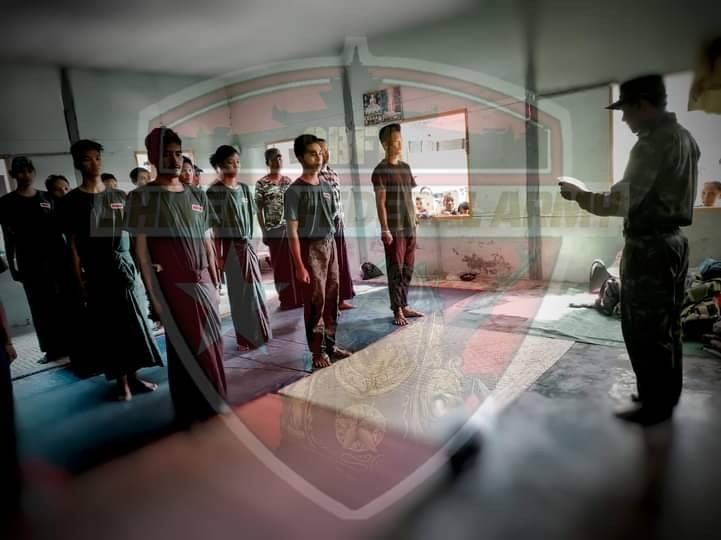 ကျဆုံးခဲ့သည့် SBFA တပ်စိတ်မှူး၏ ရက်လည်ဆွမ်းကပ်ပွဲအား တွေ့ရစဥ်၊ ဓာတ်ပုံ - SBFA