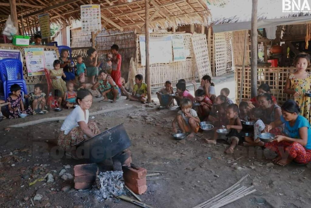 ရခိုင်ပြည်နယ်မှ စစ်ဘေးရှောင်ပြည်သူများ ။ဓါတ်ပုံ- BNA