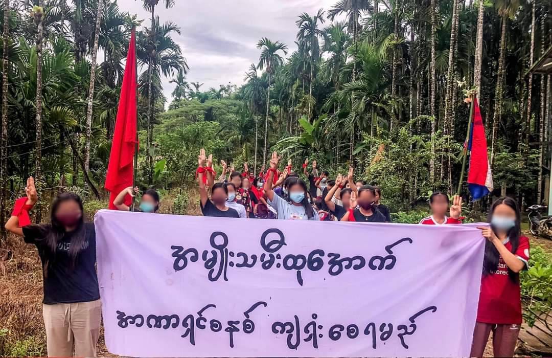 ယနေ့ဆန္ဒထုတ်ဖော်နေသောပြည်သူများ။ဓါတ်ပုံ-CJ