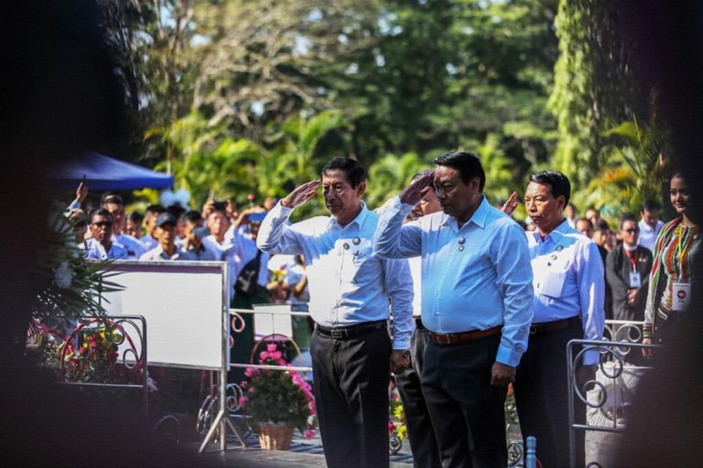 ဦးသန်းဌေးနဲ့ ဦးခင်ရီတို့ကိုအခမ်းအနားတစ်ခုတွင်တွေ့ရစဥ်။ ဓါတ်ပုံ-ဦးခင်ရီFB
