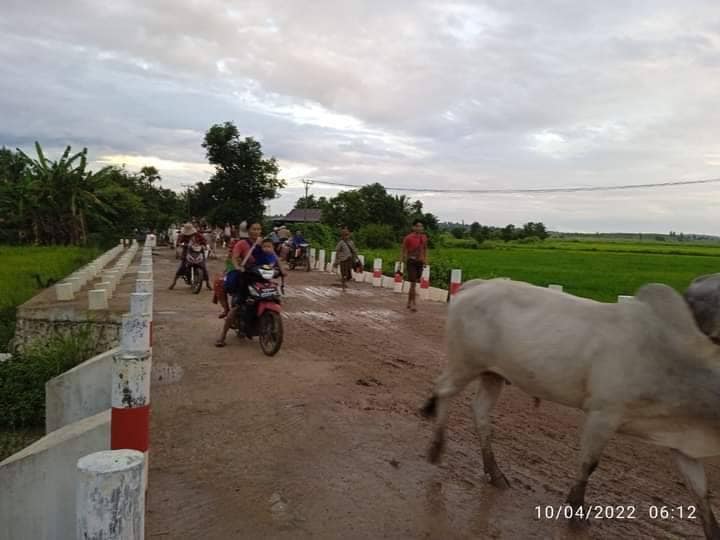 (ထွက်ပြေးတိမ်းရှောင်လာသော ပြည်သူများ။ဓါတ်ပုံ-ကျွန်းလှတက်ကြွလှုပ်ရှားသူများအဖွဲ့)
