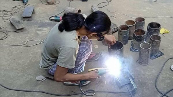 (မြောင် အမျိုးသမီးစစ်သည်တော်များ မိုင်းပြုလုပ်နေစဉ်၊ ဓာတ်ပုံ - Ko Nway Oo)