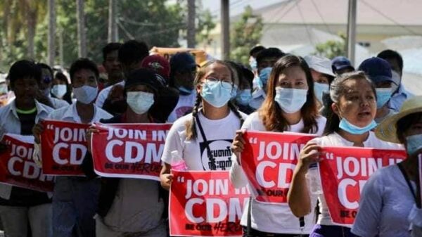 (စစ်တပ်က အာဏာသိမ်းပြီးနောက် ဝန်ထမ်းများ CDM လှုပ်ရှားမှုတွင်ပါဝင်လာစေရန် လှုံ့ဆော်မှုပြုလုပ်နေစဉ်၊ ဓာတ်ပုံ - PS)