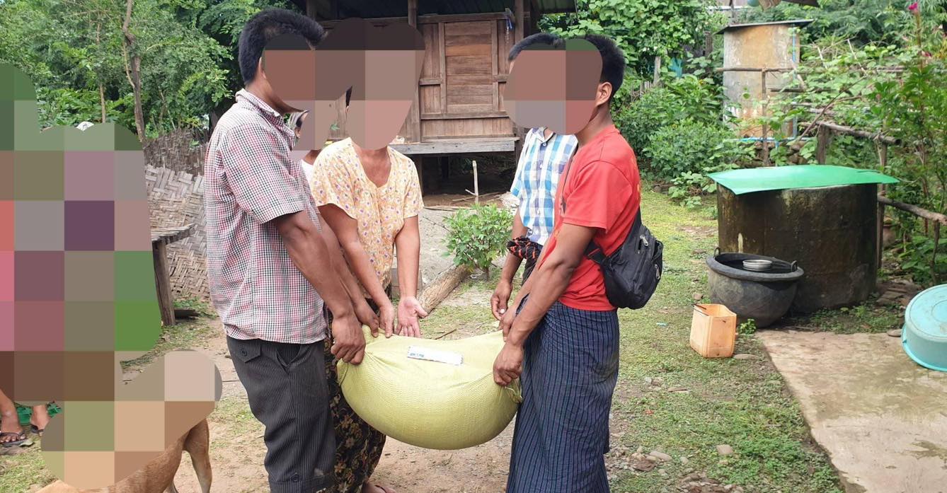 ဓာတ်ပုံ - ဂန့်ဂေါ(ပအဖ)