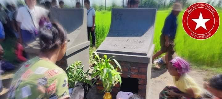 (ရဲဘော်နှစ်ဦး၏ စျာပနာအား တွေ့ရစဥ်၊ဓာတ်ပုံ-အရာတော်ပို့စ်)