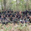 KNLA နှင့် နဂါးနီစစ်​ကြောင်းမှတပ်ဖွဲ့ဝင်များကို ​တွေ့ရစဥ်။ ဓါတ်ပုံ-နဂါးနီစစ်​ကြောင်း