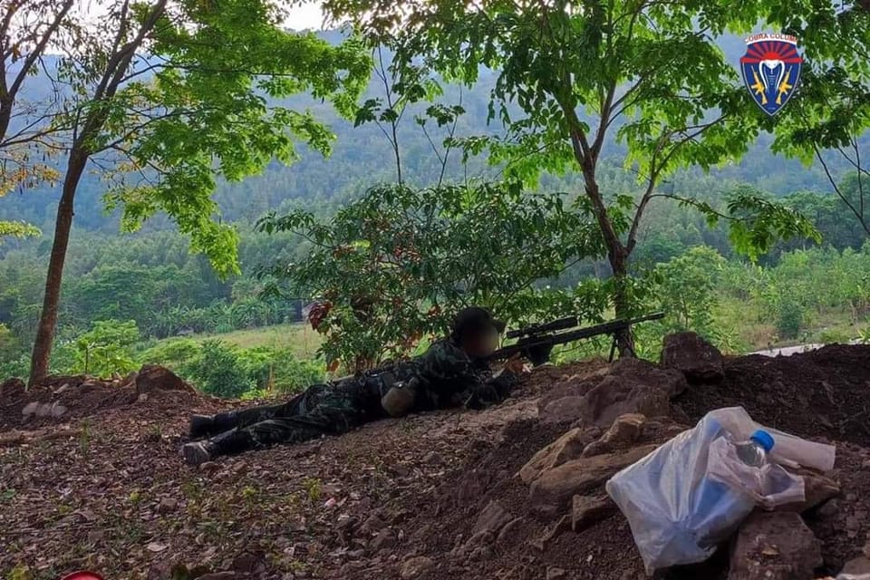 (​ကော်ဘရာစစ်​ကြောင်းမှ တပ်ဖွဲ့ဝင်များ တိုက်ခိုက်​နေစဥ်။ ဓါတ်ပုံ-​Cobra Column)