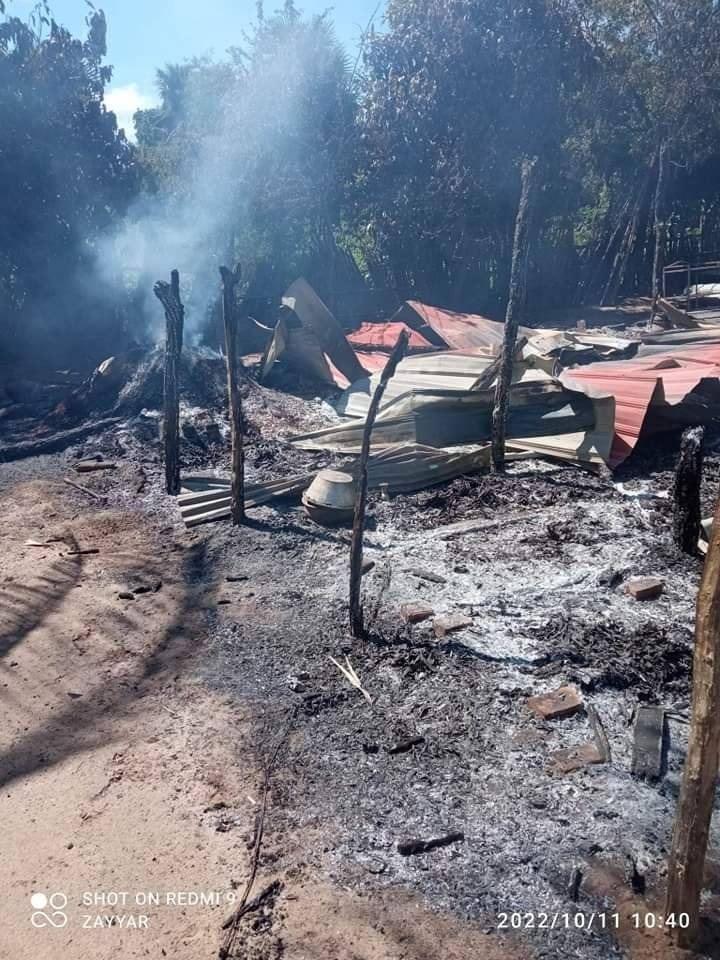 မြိုင်မြို့နယ် ဝါးသုံးအိမ်ရွာကို စစ်ကောင်စီတပ် မီးရှို့ဖျက်ဆီးပြီးနောက် တွေ့ရစဥ်၊ ဓာတ်ပုံ - နွေဦးတော်လှန်ရေး-မြိုင်