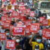 (၂၀၂၁ ခုနှစ် ​ဖေ​ဖော်ဝါရီလလယ်တွင်စစ်အုပ်စုအာဏာသိမ်းမှုကိုဆန့်ကျင်ပြီး အစိုးရဝန်ထမ်းများ CDM လုပ်ကြရန် ဆန္ဒထုတ်​ဖော်​နေ​သောပြည်သူများ။ဓါတ်ပုံ-AFP)