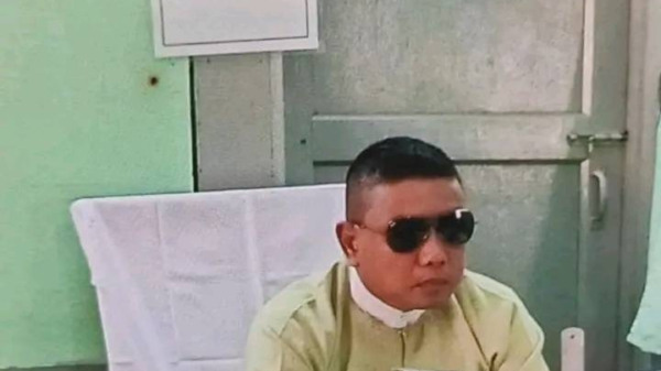 ပစ်ခတ်ခံရသော ဝမ်းတွင်းမြို့နယ် အုပ်ချုပ်ရေးမှူးအား တွေ့ရစဥ်၊ဓာတ်ပုံ-Voice Of Wundwin