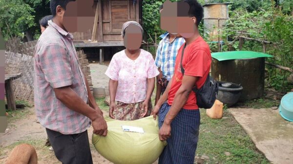 ဓာတ်ပုံ - ဂန့်ဂေါ(ပအဖ)