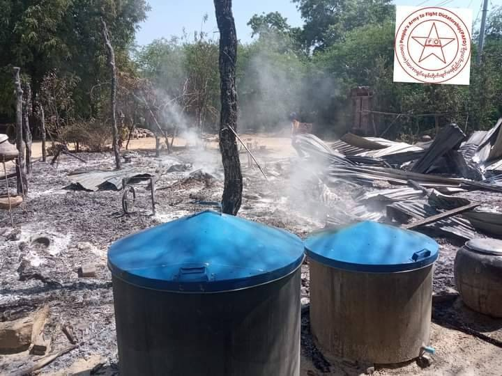ချိုင်းကြီးရွာအား မီးရှို့ဖျက်ဆီးသွားစဥ်၊ ဓာတ်ပုံ-PAFD