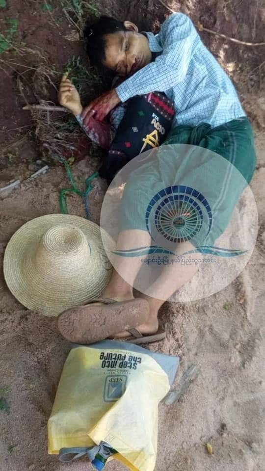 မှန်ချိုကျေးရွာထိပ်၌ သတ်ဖြတ်ခံထားရသူတစ်ဦးအား တွေ့ရစဥ်၊ဓာတ်ပုံ-Chaung U Revolution