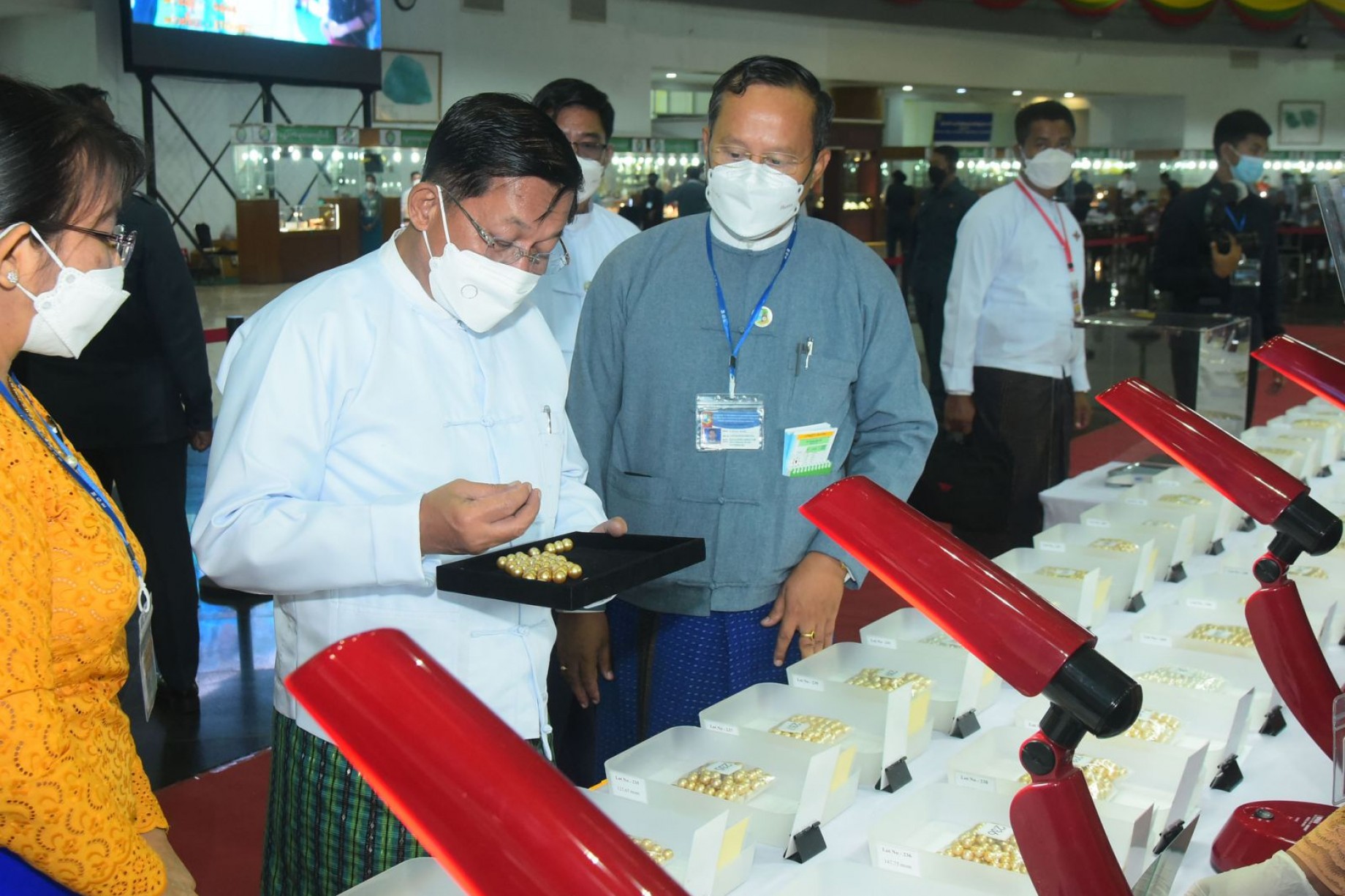 နိုင်ငံခြားငွေရဖို့ နှစ်လယ် ကျောက်မျက်ပြပွဲ နေပြည်တော်မှာ လုပ်ဖို့စစ်ကောင်စီ စီစဉ်
