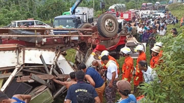 (ဇာတ်အဖွဲ့ကားတိမ်းမှောက်ပြီးနောက် တွေ့ရစဥ်၊ဓာတ်ပုံ - CJ)