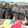 YDF ဒုခေါင်းဆောင်၏ စျာပနတွင် ရဲဘော်များက အလေးပြုနေစဥ်၊ ဓာတ်ပုံ - ယောအလင်းတန်း