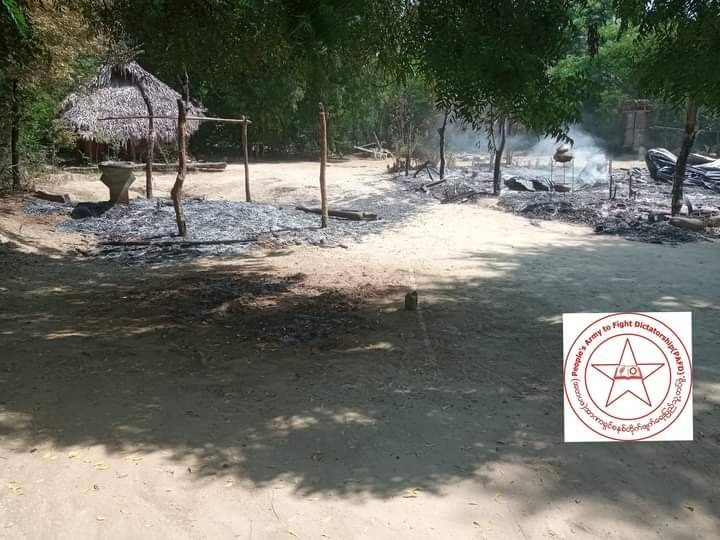 ချိုင်းကြီးရွာအား မီးရှို့ဖျက်ဆီးသွားစဥ်၊ ဓာတ်ပုံ-PAFD