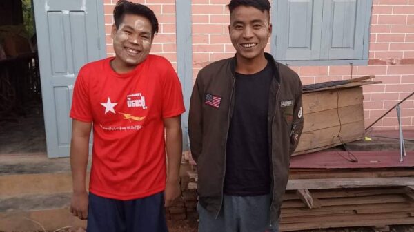 (CDM ပြုလုပ်လာသည့် တပ်သားနှစ်ဦးအား တွေ့ရစဉ်)