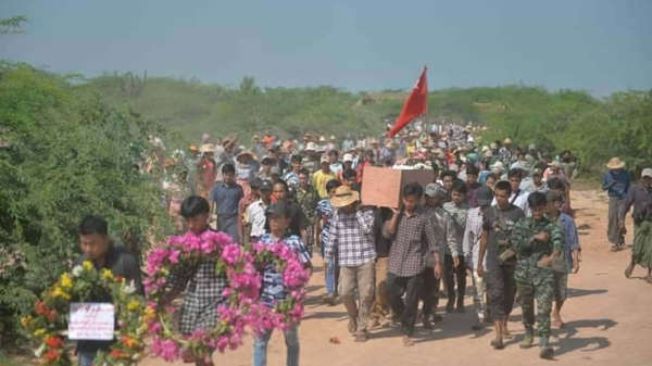ရဲဘော်နေထက်၏ နာရေးအား ပြည်သူအများအပြားလိုက်ပါပို့ဆောင်နေစဥ်၊ ဓာတ်ပုံ- Ko Pyay Kyaw