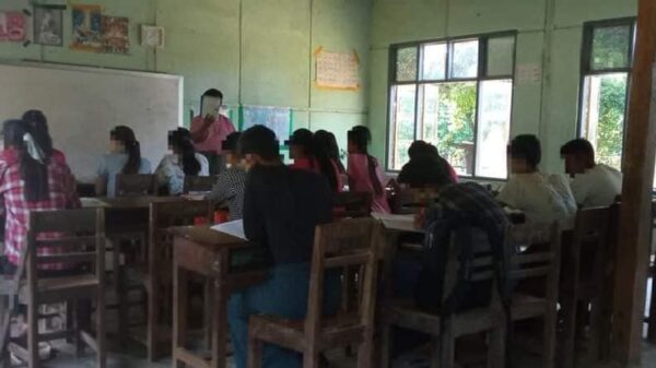 ​မြောင်ပညာ​ရေးကွန်ယက်၏​ကျောင်းတစ်​ကျောင်းတွင်ပညာသင်ယူ​နေ​​သောစသင်ခန်း။ဓါတ်ပုံ-​မြောင်ပညာ​ရေးကွန်ယက်