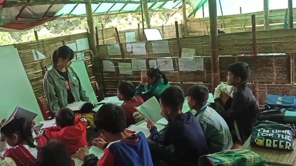 ကရင်နီပြည်နယ်ရှိစာသင်ခန်းတစ်ခန်း။ဓါတ်ပုံ- ကယားပြည်နယ်လုံးဆိုင်ရာ ဆရာ၊ ဆရာမများသမဂ္ဂ
