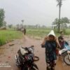 မိုးရွာထဲ ထွက်ပြေးတိမ်းရှောင်နေရသည့် ပြည်သူများ၊ဓာတ်ပုံ-Cj