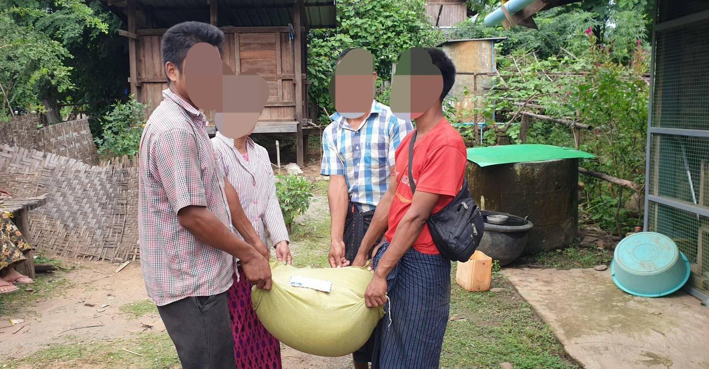 ဓာတ်ပုံ - ဂန့်ဂေါ(ပအဖ)