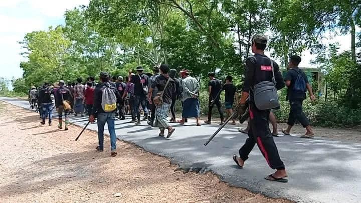 ပြီးခဲ့သည့် ဇွန်လ ၂၅ရက်ကပြုလုပ်သည့် ဝက်လက်ပင်မသပိတ်စစ်ကြောင်းအား လုံခြုံရေးလိုက်ပါနေသော WRF ရဲဘော်များ၊ ဓာတ်ပုံ-WRF