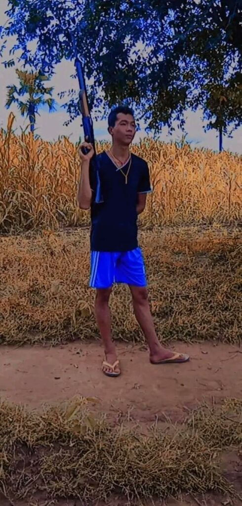 (ကျဆုံးရဲဘော်နှစ်ဦးအား တွေ့ရစဥ်၊ ဓာတ်ပုံ - Chindwin Attack Force)