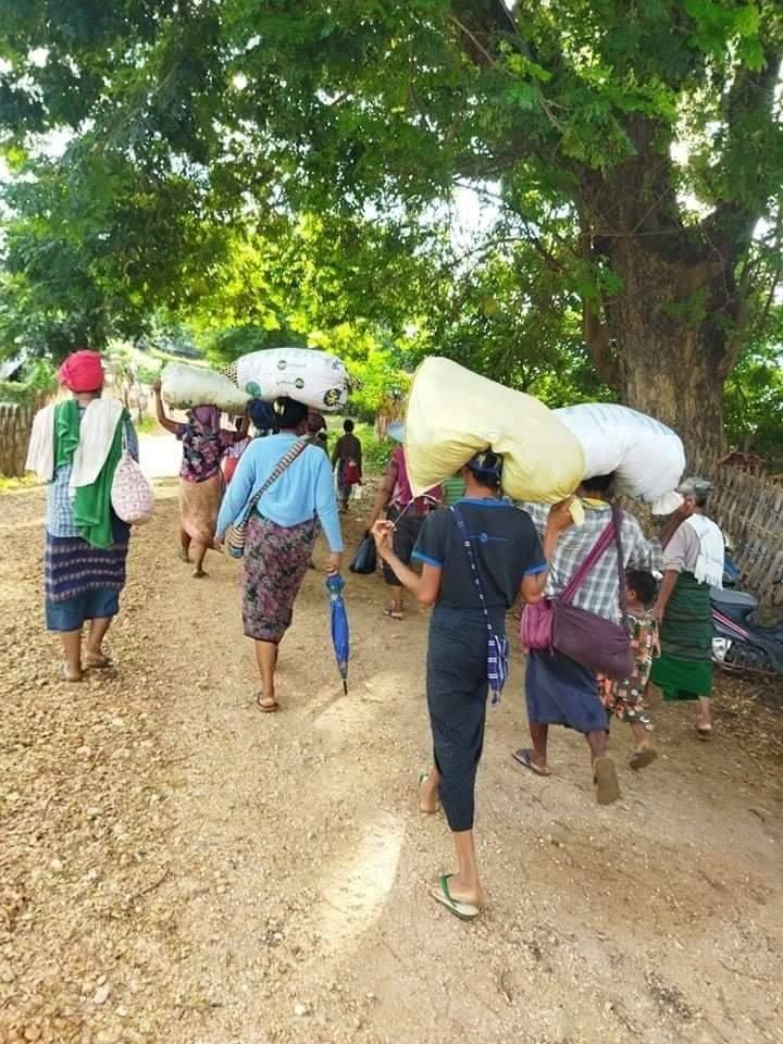 ထွက်ပြေးတိမ်းရှောင်နေရသည့် ပြည်သူများ၊ ဓာတ်ပုံ - Cj
