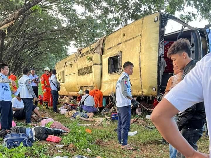 (ယာဥ်တိမ်းမှောက်မှုဖြစ်ပွားပြီးနောက် တွေ့ရစဥ်။ ဓါတ်ပုံ-CJ)