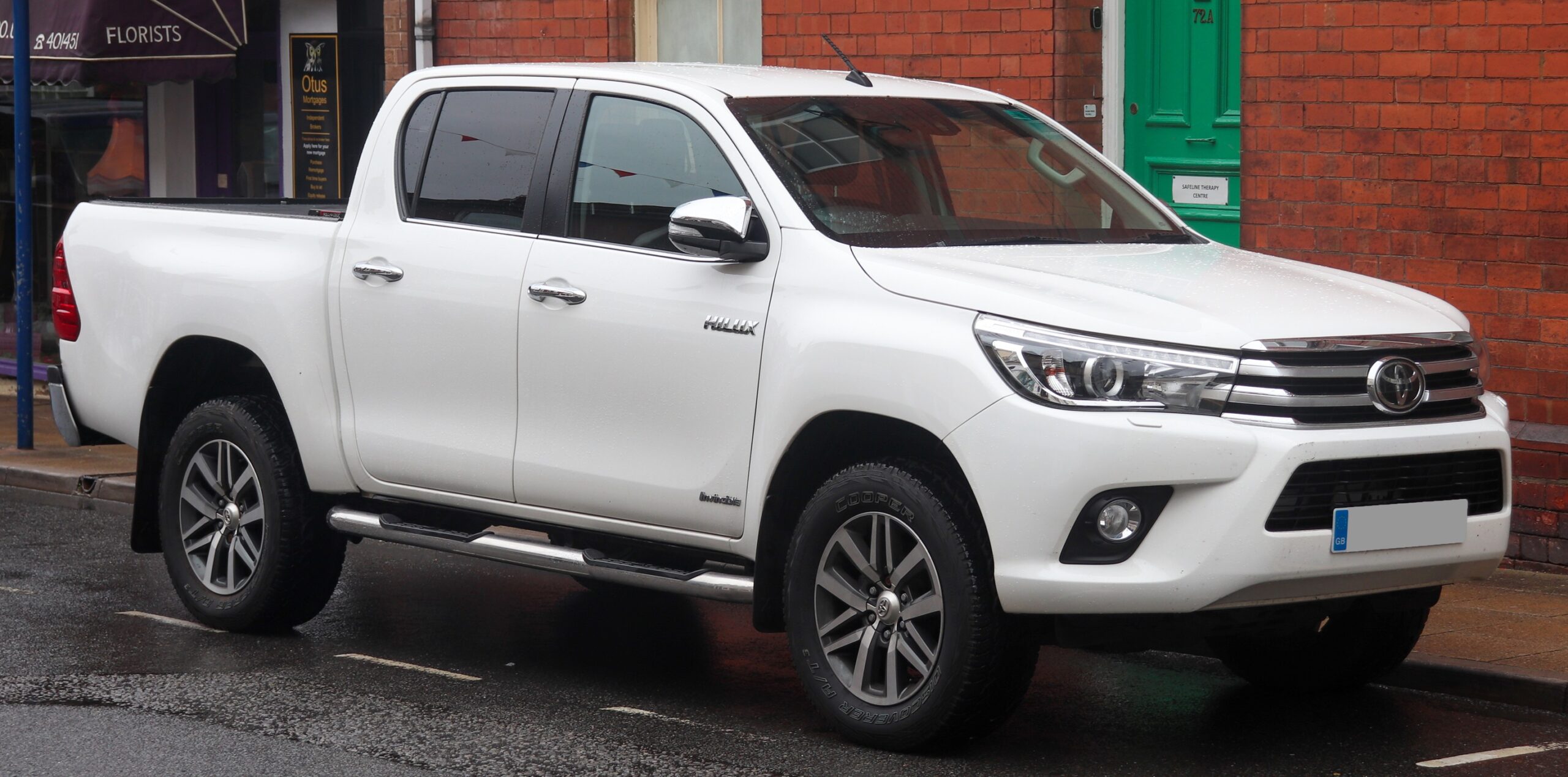 တိုယိုတာ Hilux ပစ်ကပ်ကားတွေ သီလဝါစက်မှုဇုန်မှာ စတင်တပ်ဆင်ထုတ်လုပ်
