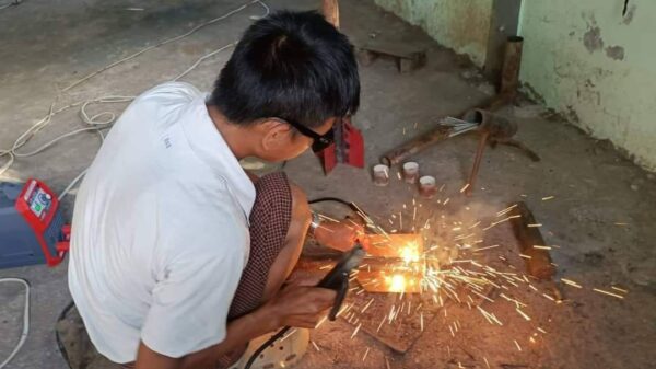 စစ်​ကောာင်စီတပ်ထံမှ သိမ်းဆည်းရမိ​သော လက်နက်ကြီးထုတ်လုပ်​သောကုန်ကြမ်းပစ္စည်းများ။ဓါတ်ပုံ-The Youth Force (​ဆောနှင့်​ကျောက်ထု)