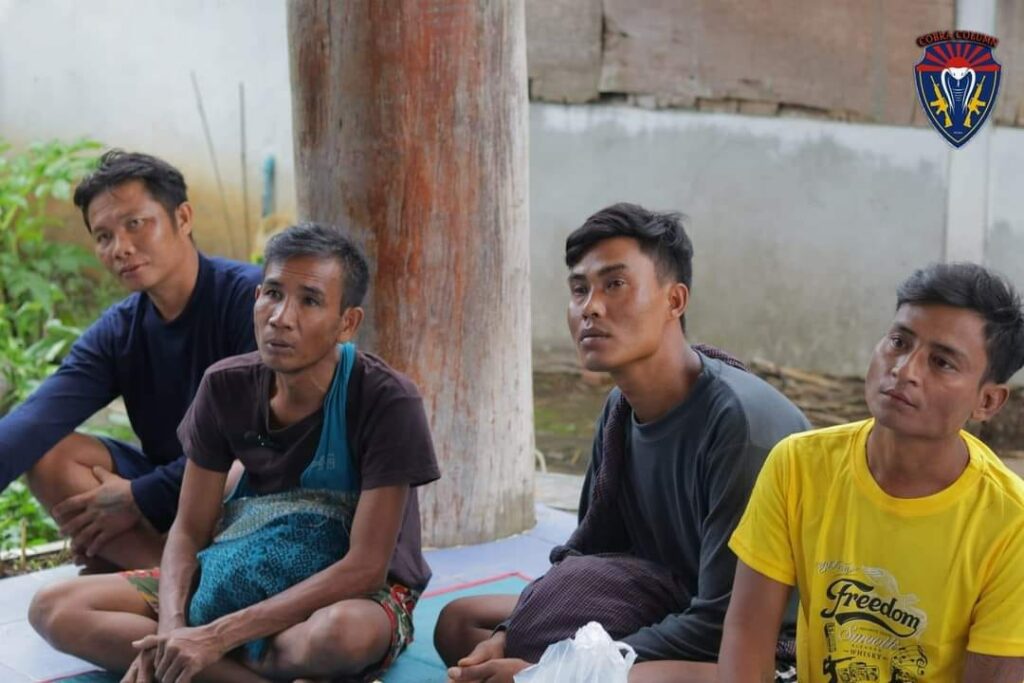 (KNLA တပ်ဖွဲ့ထံအလင်းဝင်သောစစ်ကောင်စီတပ်သားများနှင့် လက်နက်ချအညံ့ခံခဲ့ကြသော စစ်ကောင်စီတပ်သားများ၊ ဓာတ်ပုံ - နဂါးနီစစ်ကြောင်း/ကော်ဘရာစစ်ကြောင်း)