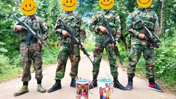 ဒီပဲယင်းအခြေစိုက် ပြည်သူ့ကာကွယ်ရေးရဲဘော်အချို့အား စစ်ဆင်ရေးတစ်ခုတွင် တွေ့ရစဥ်။ ဓာတ်ပုံ-Snake Eyes