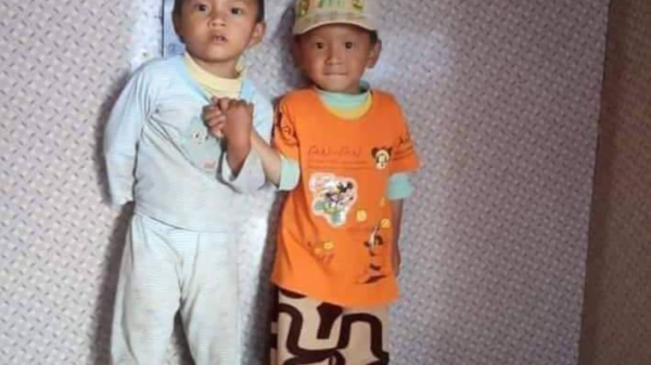 (သေဆုံးခဲ့ရသည့် ကလေးငယ်နှစ်ဦးအား တွေ့ရစဥ်၊ ဓာတ်ပုံ - The Chin Journal)